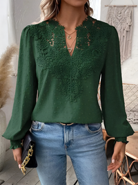 Chemisier élégant pour femmes avec de luxueux détails brodés - le parfait look polyvalent et décontracté.