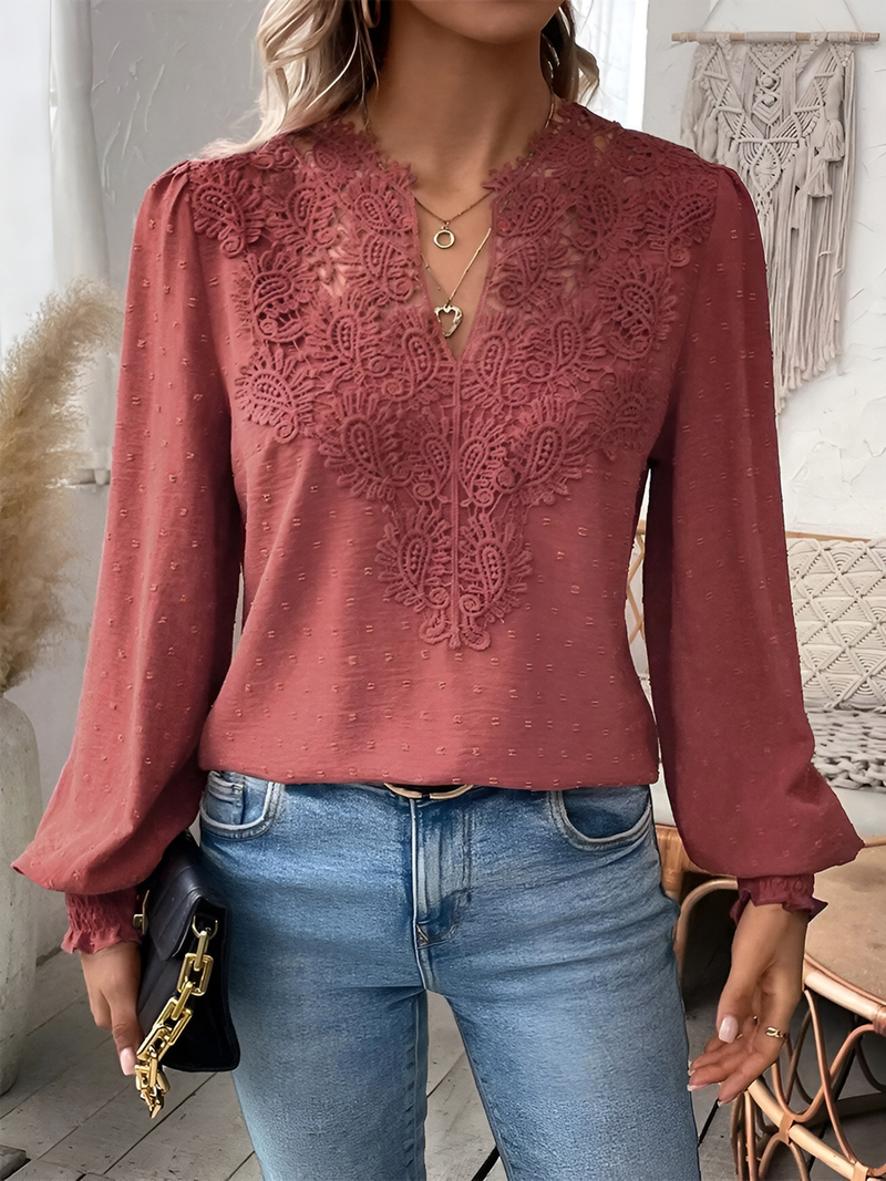 Chemisier élégant pour femmes avec de luxueux détails brodés - le parfait look polyvalent et décontracté.
