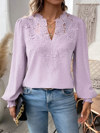 Chemisier élégant pour femmes avec de luxueux détails brodés - le parfait look polyvalent et décontracté.