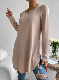 Light Beige Long Sleeve Top for Women - Stylish Casual T-Shirt with Curved Zoom