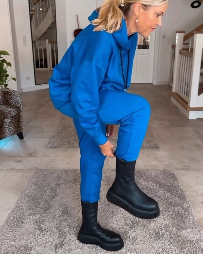 Ensemble confortable et décontracté avec sweat à capuche pour un look sportif