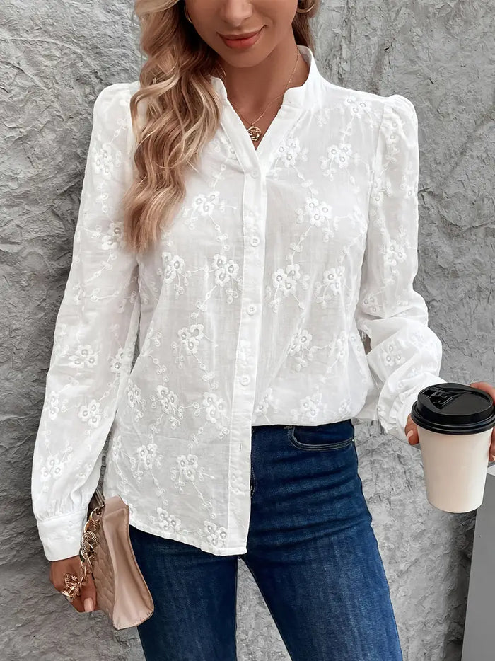 Élégante blouse d'été blanche brodée pour femmes - chemise élégante à bras long pour femmes