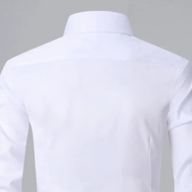 Camisole de corte masculine slim avec boutons de contraste et mangas largas
