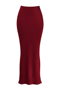 Robe longue élégante en satin de Red pour un look de soirée sophistiqué pour les femmes