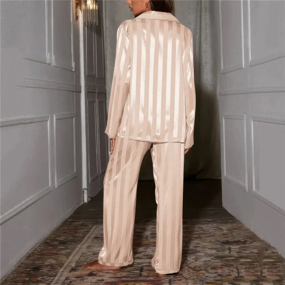 Pyjama de luxe Esmee avec accents de soie pour un confort ultime