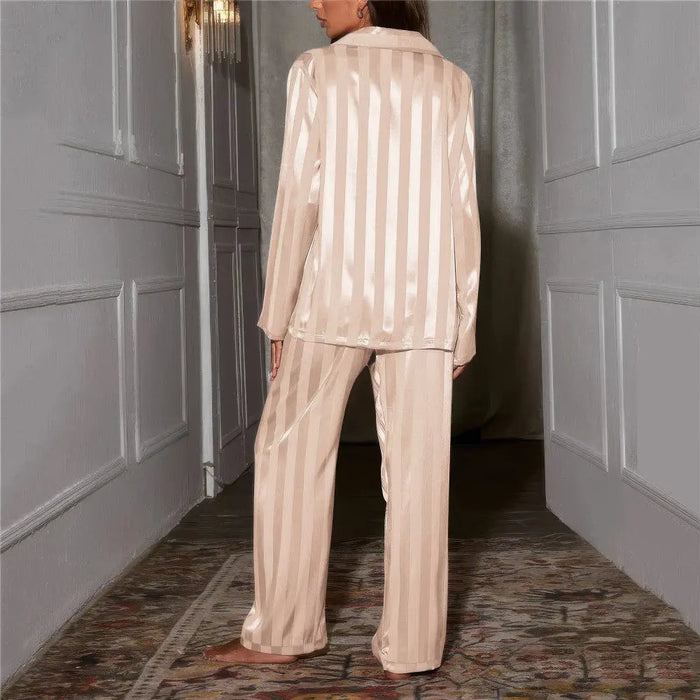 Pyjama de luxe Esmee avec accents de soie pour un confort ultime