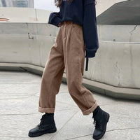 Pantalon élégant en velours côtelé pour femmes avec taille haute et jambes largement évasées pour un port confortable au quotidien