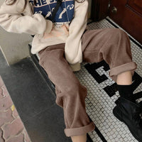 Pantalon élégant en velours côtelé pour femmes avec taille haute et jambes largement évasées pour un port confortable au quotidien
