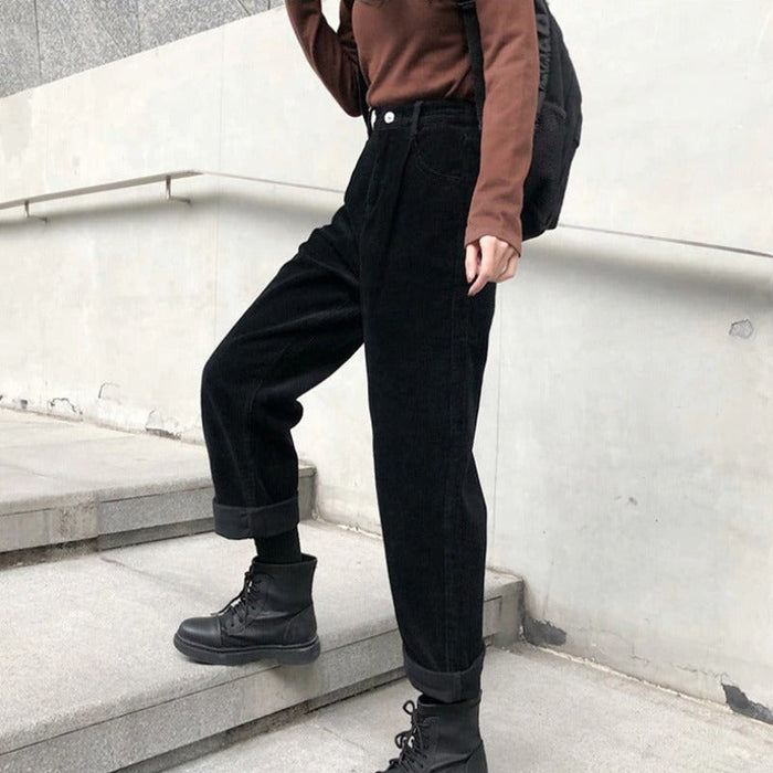 Pantalon élégant en velours côtelé pour femmes avec taille haute et jambes largement évasées pour un port confortable au quotidien