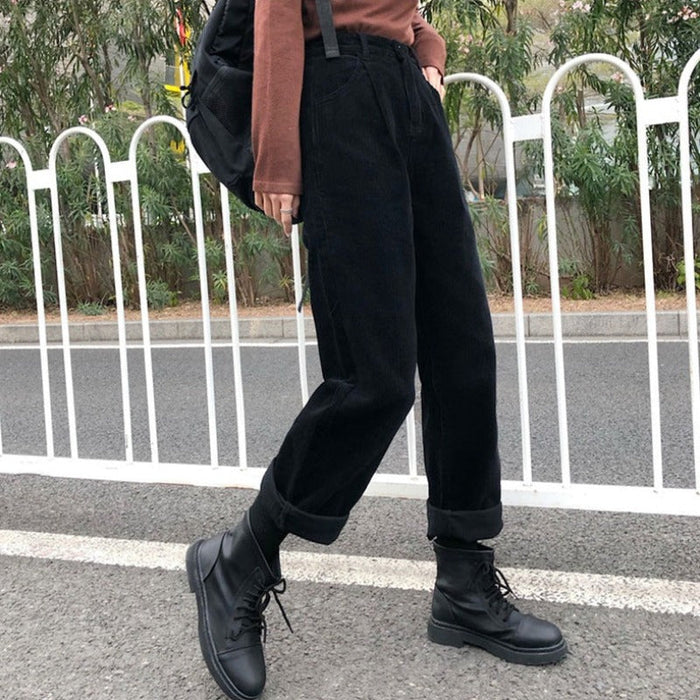 Pantalon élégant en velours côtelé pour femmes avec taille haute et jambes largement évasées pour un port confortable au quotidien