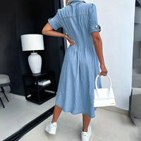 Élégante robe-chemise en jean pour femmes avec col boutonné, taille cintrée flatteuse et manches courtes de style midi