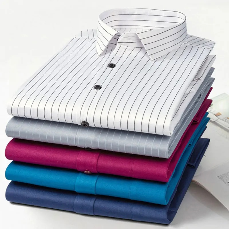 Chemise classique pour homme à manches longues avec poche sur la poitrine