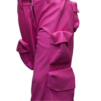 Pantalon cargo rose pour femme - Jambes larges et poches spacieuses pour un modèle tendance et confortable au quotidien
