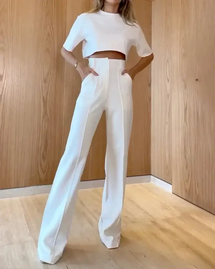 Ensemble 2 pièces élégant pour femmes, composé d'un top court personnalisé et d'un pantalon évasé - Parfait pour un look chic sans effort