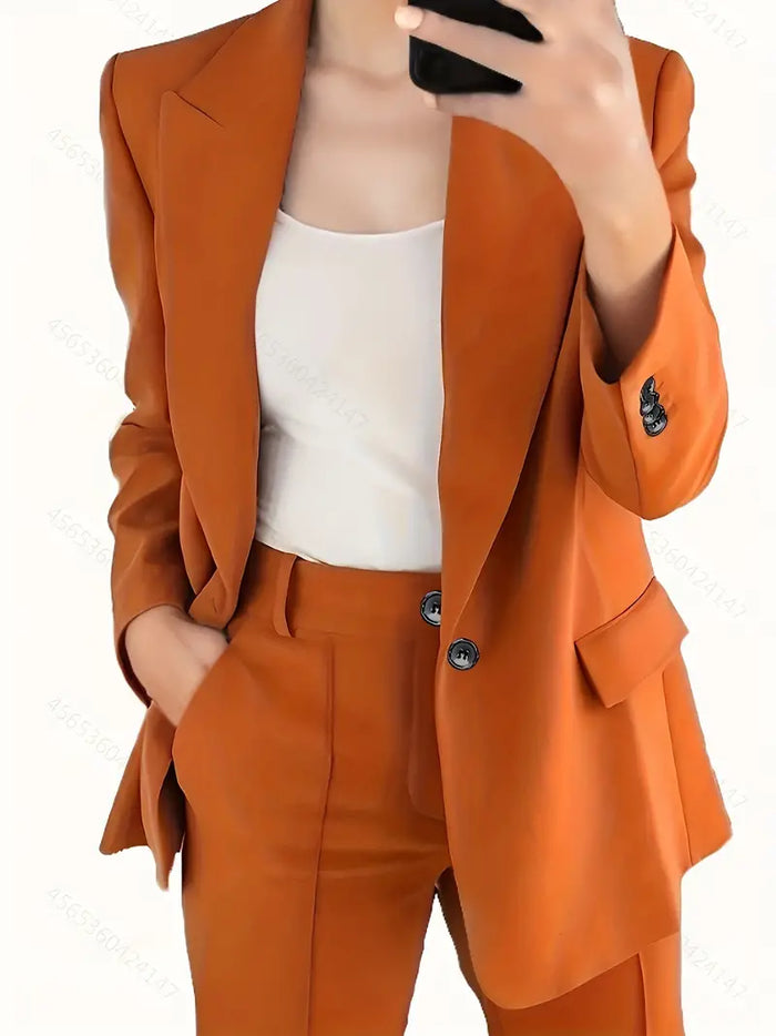 Ensemble élégant pour femme avec une coupe sophistiquée : ensemble blazer et pantalon 2 pièces pour un look stylé