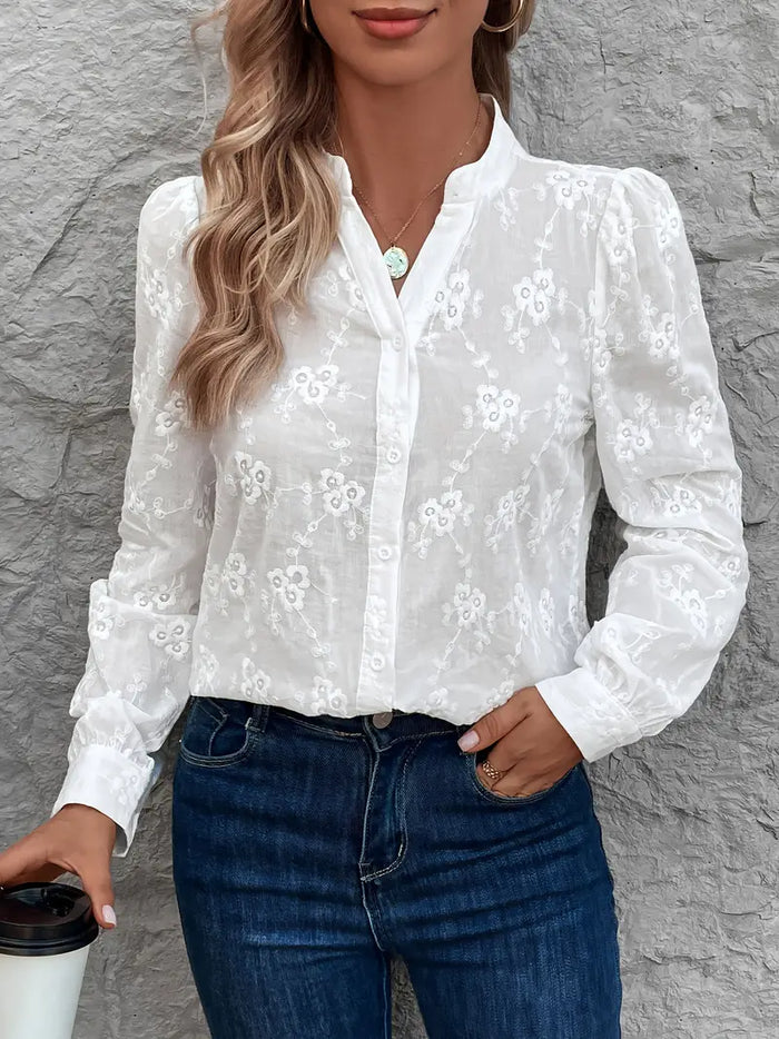 Élégante blouse d'été blanche brodée pour femmes - chemise élégante à bras long pour femmes