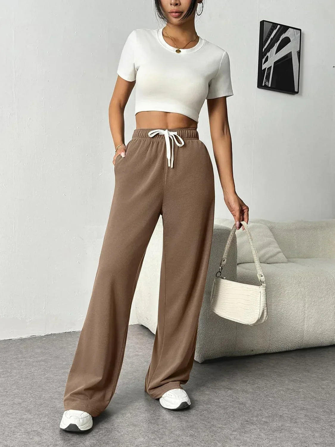 Pantalon de survêtement à jambes larges pour femmes - confort et style ultimes avec un tissu doux et extensible pour une journée décontractée et à la mode