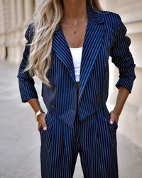 Ensemble 2 pièces élégant : blazer court rayé et pantalon large à taille haute