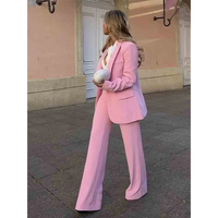 Élégant ensemble blazer et pantalon rose pour femmes - tenue de bureau parfaite pour un look élégant