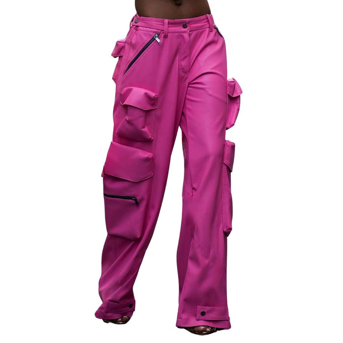 Pantalon cargo rose pour femme - Jambes larges et poches spacieuses pour un modèle tendance et confortable au quotidien
