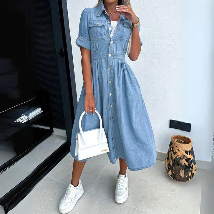 Élégante robe-chemise en jean pour femmes avec col boutonné, taille cintrée flatteuse et manches courtes de style midi
