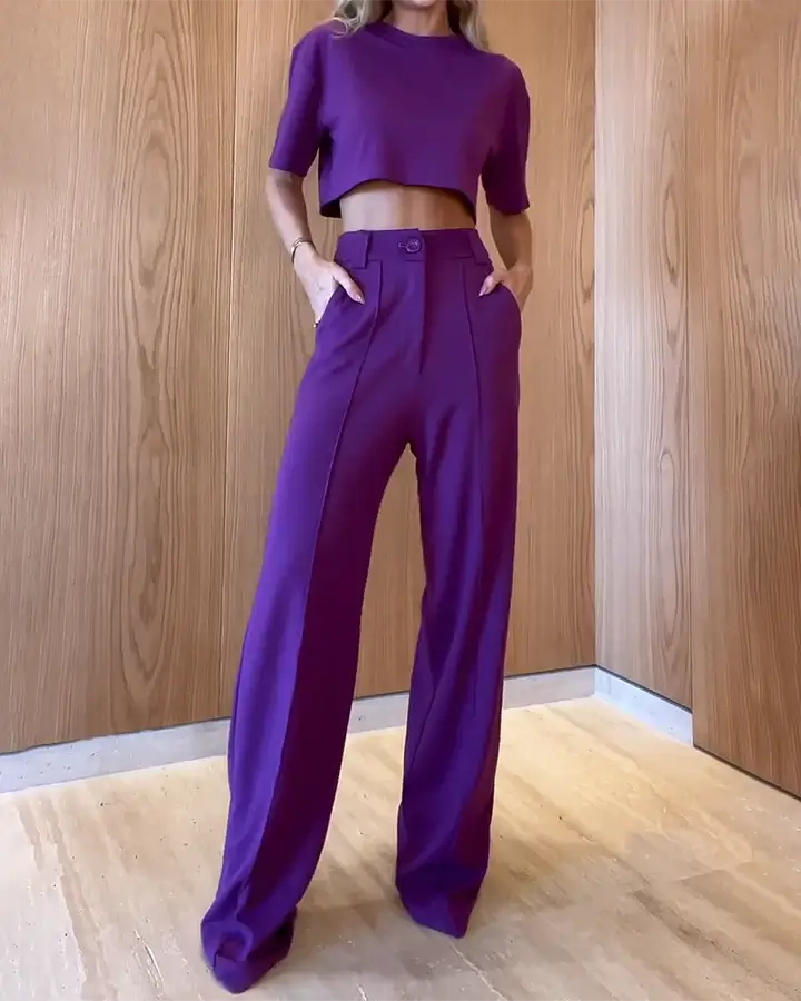 Ensemble 2 pièces élégant pour femmes, composé d'un top court personnalisé et d'un pantalon évasé - Parfait pour un look chic sans effort