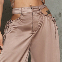 Élégant pantalon large pour femmes avec des reflets de soie