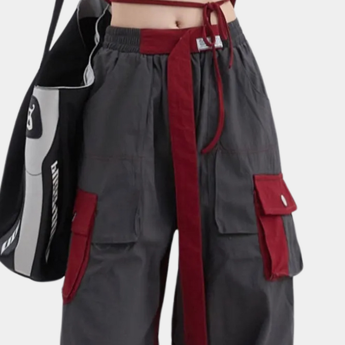 Pantalon cargo gris élégant pour femmes avec des poches pratiques pour le confort et la fonctionnalité