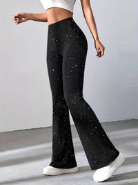 Pantalon flare noir brillant pour femmes - tendance et élégance