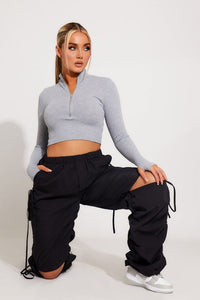 Pantalon cargo pour femme - pantalon utilitaire élégant et polyvalent en gris pour un look décontracté