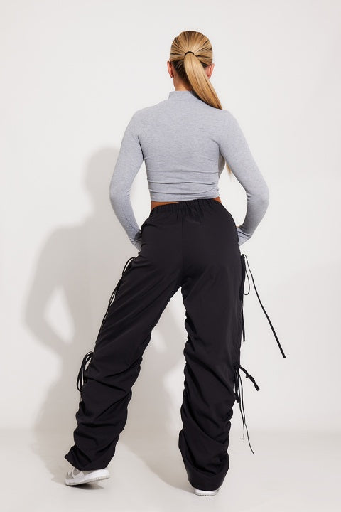 Pantalon cargo pour femme - pantalon utilitaire élégant et polyvalent en gris pour un look décontracté