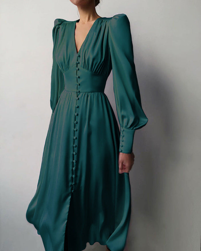 Robe élégante en satin français avec manches bouffantes et coupe ajustée séduisante