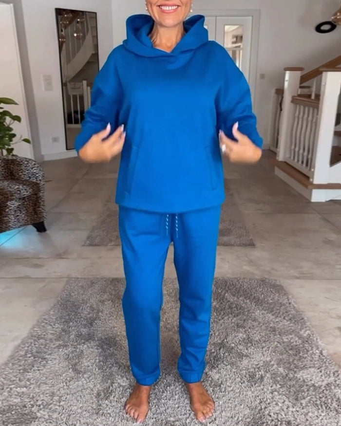 Ensemble confortable et décontracté avec sweat à capuche pour un look sportif