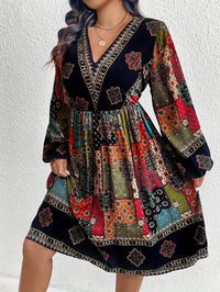 Robe longue bohémienne femme - décolleté en V avec patchwork paisley - manches longues fluide et élégante