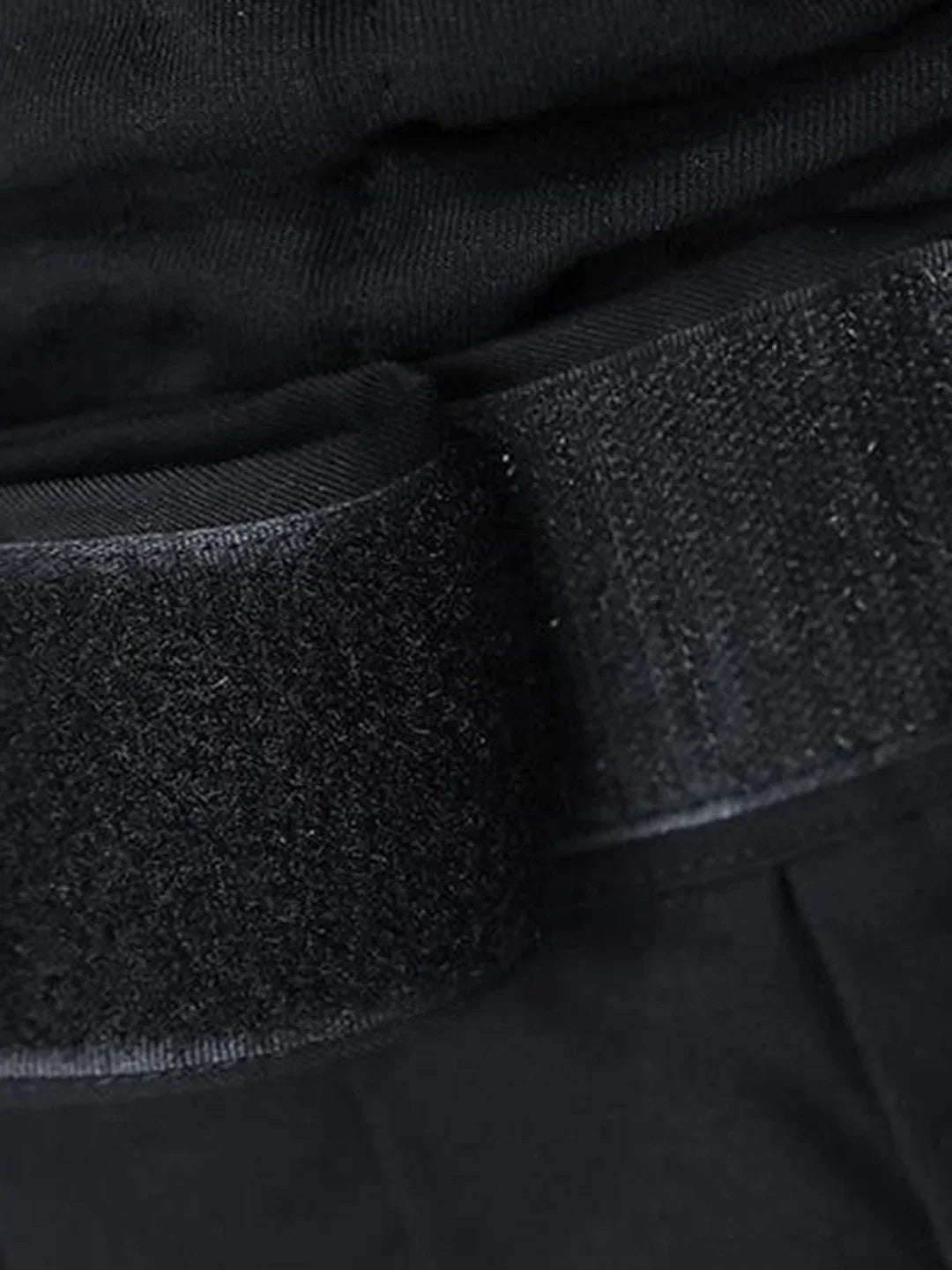 Pantalon noir polyvalent à jambes larges pour femmes, avec des plis élégants pour un look chic et décontracté