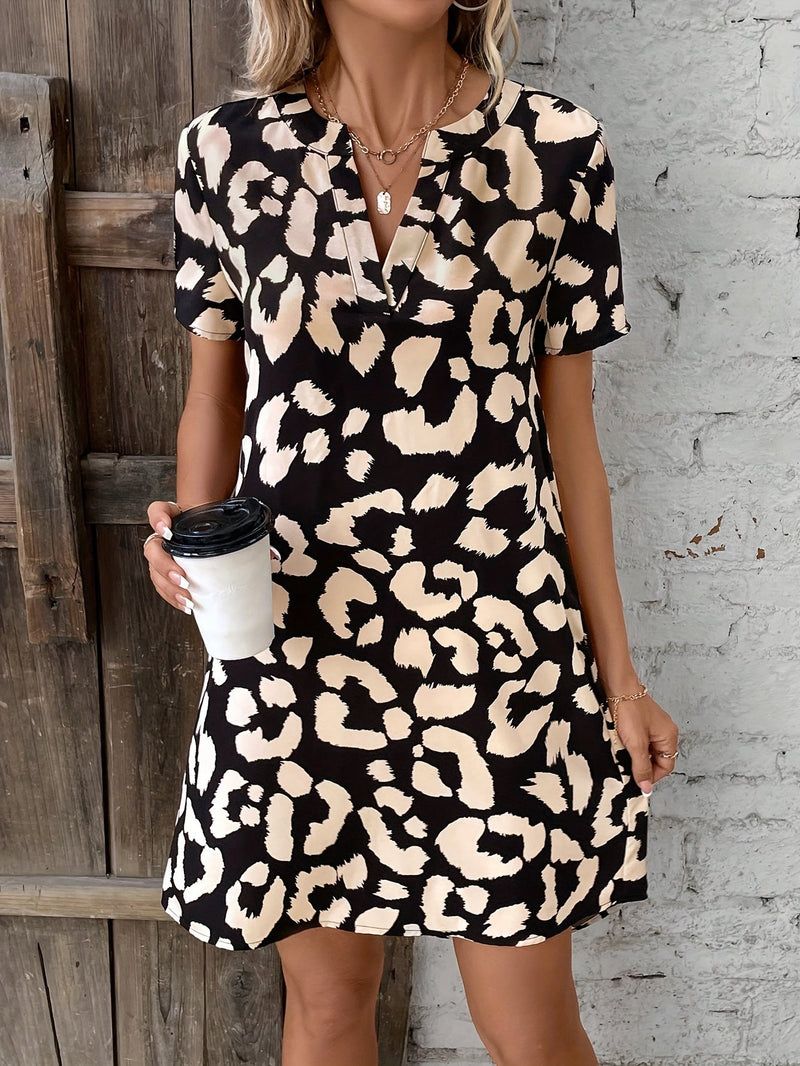 Robe chic à col en V pour femmes avec manches courtes et imprimé léopard