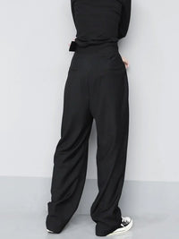Pantalon noir polyvalent à jambes larges pour femmes, avec des plis élégants pour un look chic et décontracté