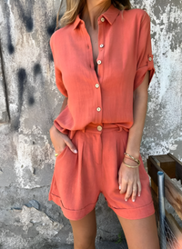Ensemble d'été 2 pièces pour femmes avec chemise décontractée et short - coupe aérée et confortable pour les journées décontractées