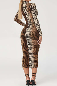 Vestido Bodycon Midi para Mujeres - Manga Larga, Cuello Alto y Estampado Animal para un Estilo Elegante