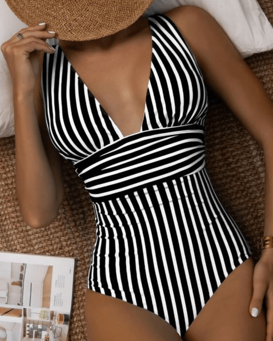 Maillot de bain à rayures avec décolleté halter pour femmes