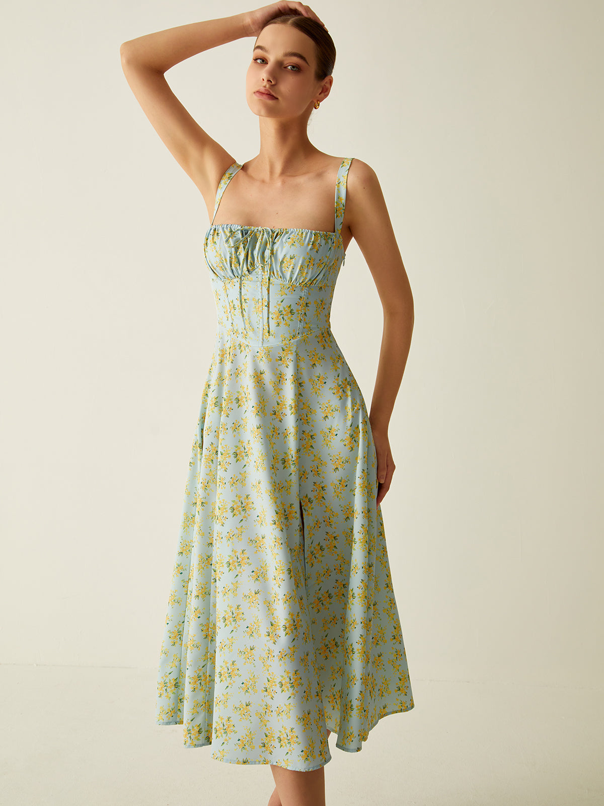 Robe Midi Floral avec Détail Fendu - Léger, Respirant et Parfait pour Toutes les Saisons