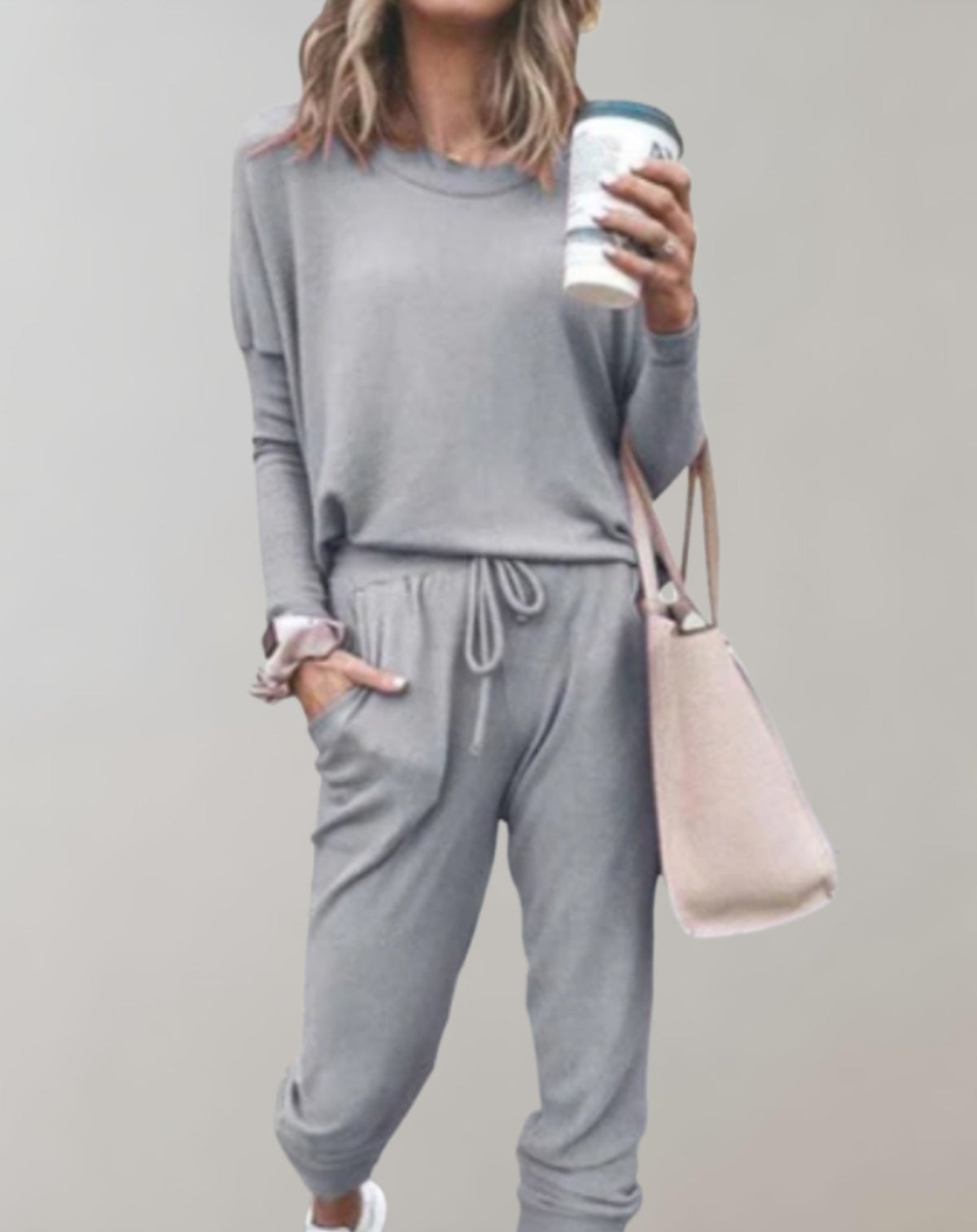 Ensemble confortable de vêtements d'intérieur pour femmes, composé d'un haut et d'un pantalon douillets, pour une décontraction optimale