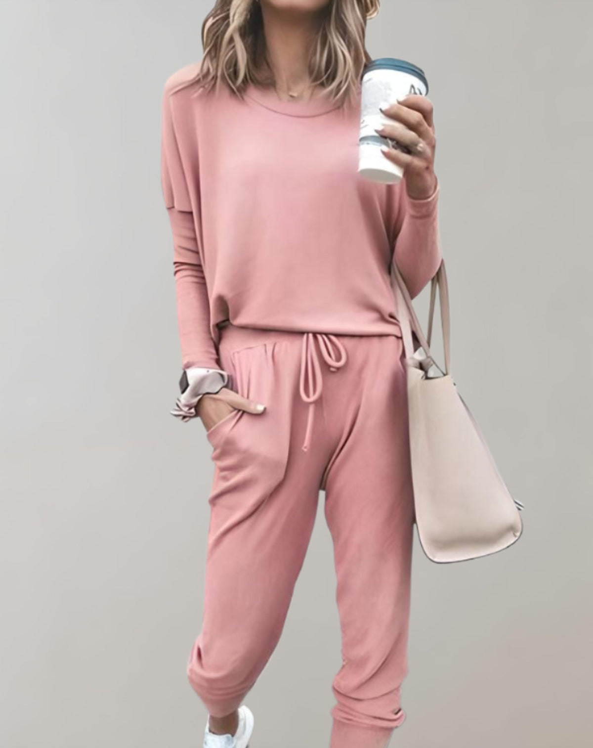 Ensemble confortable de vêtements d'intérieur pour femmes, composé d'un haut et d'un pantalon douillets, pour une décontraction optimale