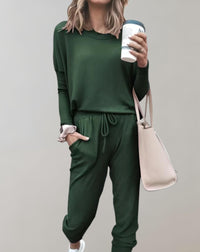 Ensemble confortable de vêtements d'intérieur pour femmes, composé d'un haut et d'un pantalon douillets, pour une décontraction optimale