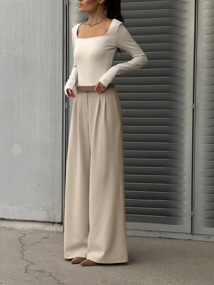 Élégant pantalon large à taille haute pour femme - tenue de bureau élégante et confortable pour un look professionnel