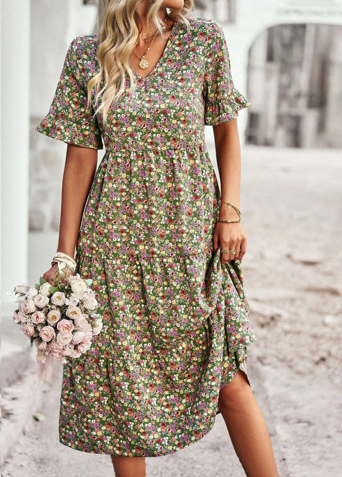 Élégant manteau de kurzarm imprimé floral avec une écharpe en V en tissu léger