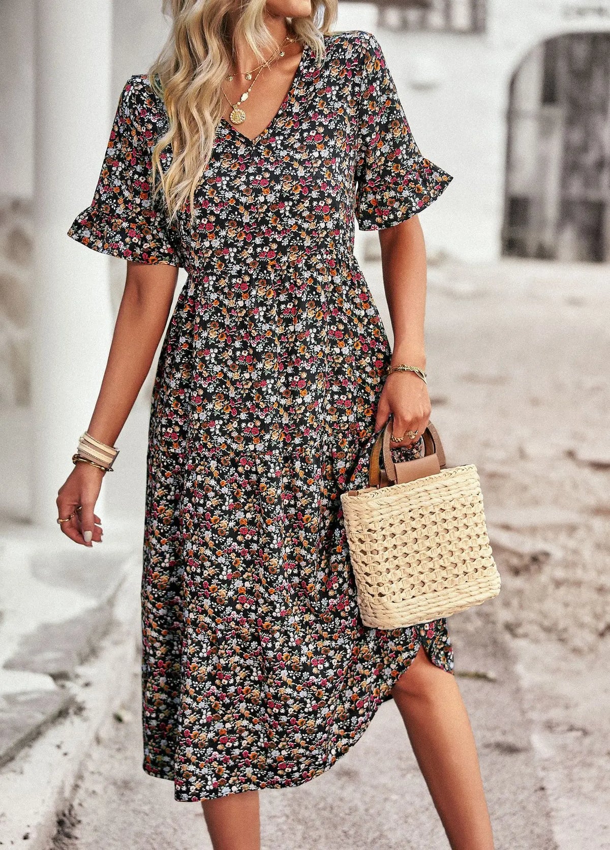 Élégant manteau de kurzarm imprimé floral avec une écharpe en V en tissu léger