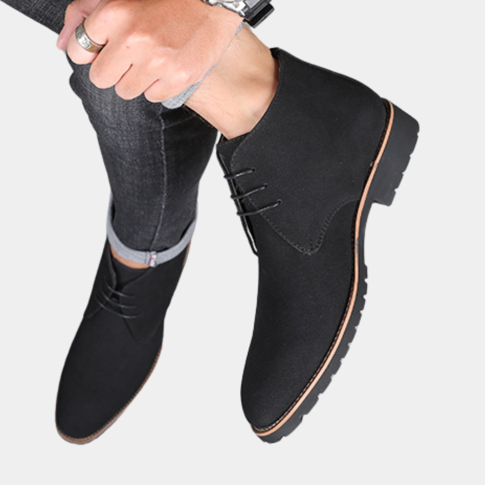 Chaussures de luxe élégantes pour l'homme sophistiqué