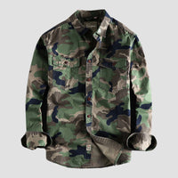 Chemise camouflage pour homme avec porte-double pour un look stylisé