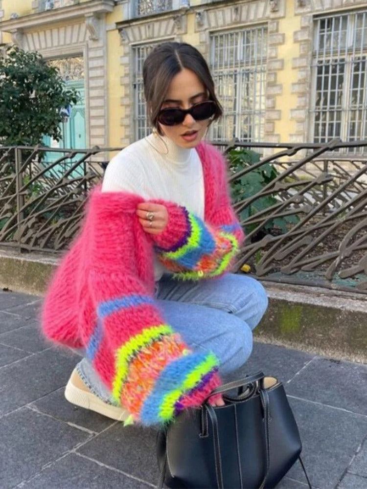 Cardigan court en tricot coloré à manches bouffantes pour femmes Aleta - un must en matière de style et de confort
